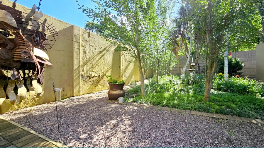 4 Bedroom Property for Sale in Three Rivers Proper Gauteng