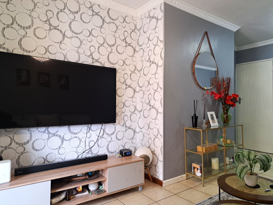 To Let 2 Bedroom Property for Rent in Noordwyk Gauteng