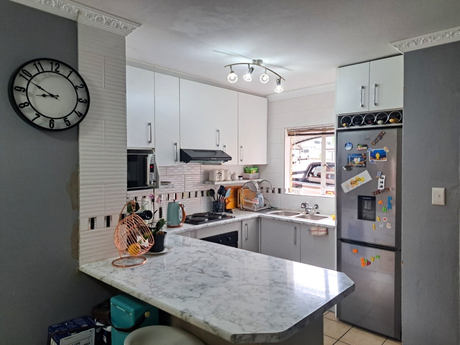 To Let 2 Bedroom Property for Rent in Noordwyk Gauteng