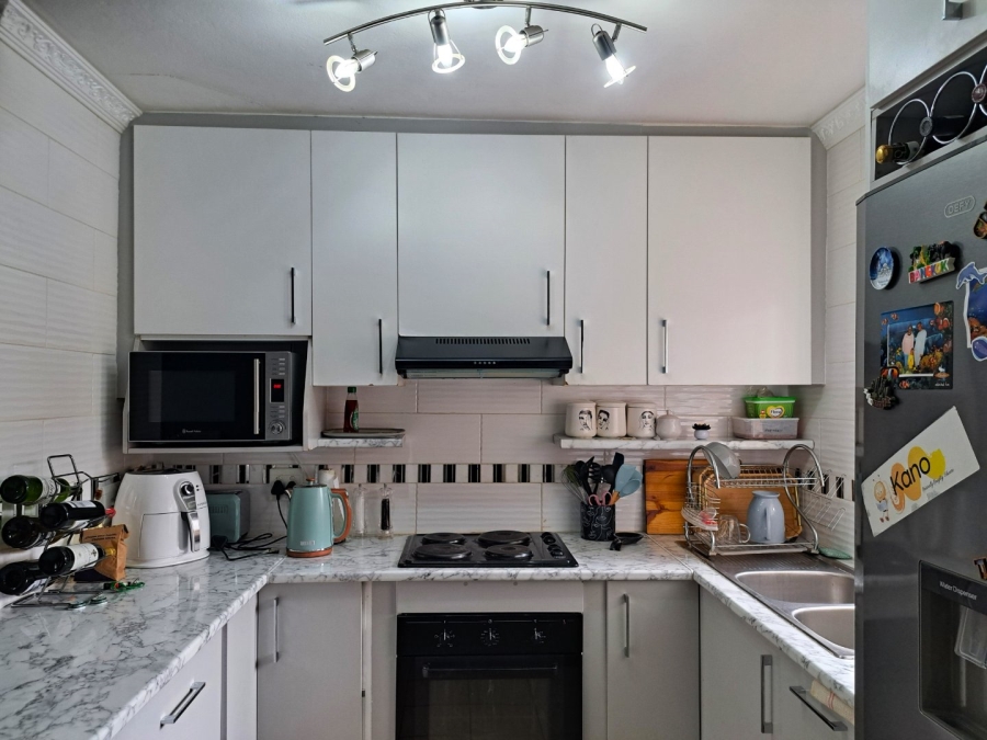 To Let 2 Bedroom Property for Rent in Noordwyk Gauteng