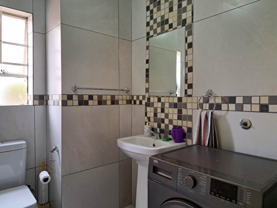 To Let 2 Bedroom Property for Rent in Noordwyk Gauteng