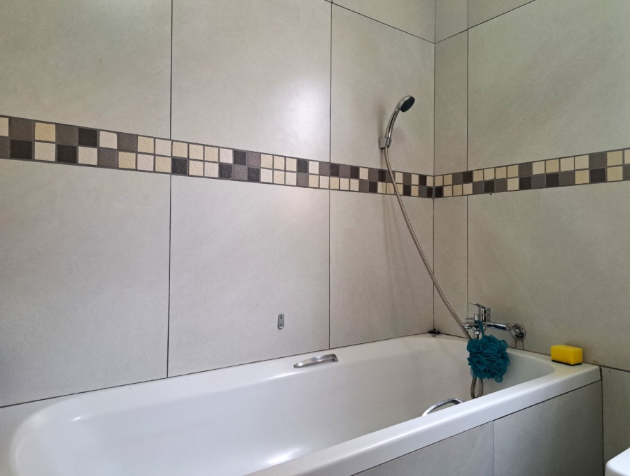 To Let 2 Bedroom Property for Rent in Noordwyk Gauteng