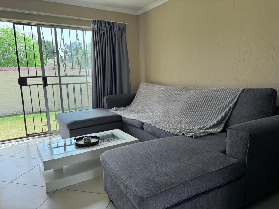 To Let 2 Bedroom Property for Rent in Heuwelsig Estate Gauteng