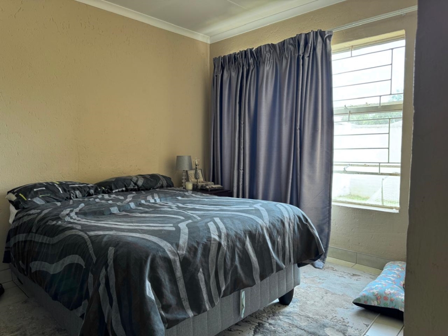 To Let 2 Bedroom Property for Rent in Heuwelsig Estate Gauteng