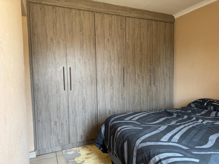 To Let 2 Bedroom Property for Rent in Heuwelsig Estate Gauteng