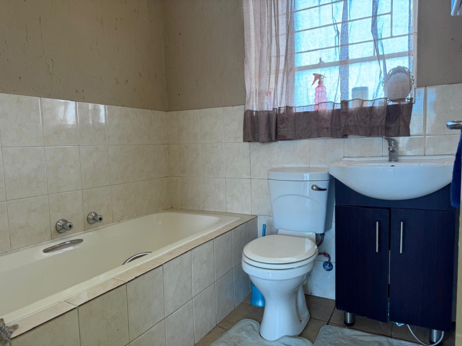 To Let 2 Bedroom Property for Rent in Heuwelsig Estate Gauteng