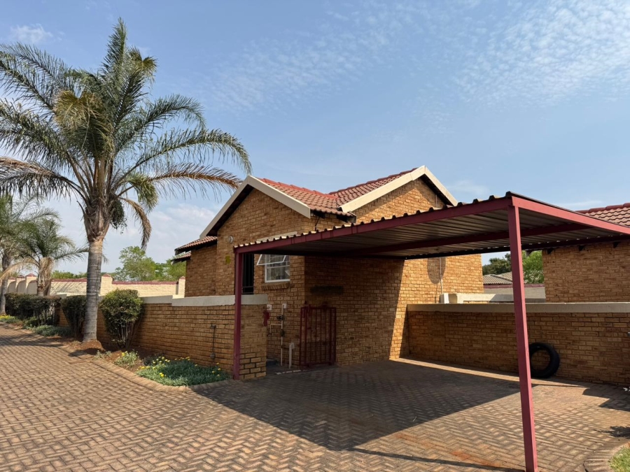 To Let 2 Bedroom Property for Rent in Heuwelsig Estate Gauteng