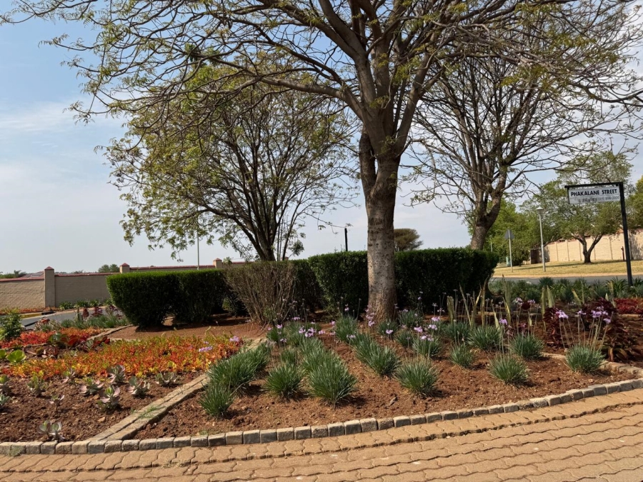 To Let 2 Bedroom Property for Rent in Heuwelsig Estate Gauteng