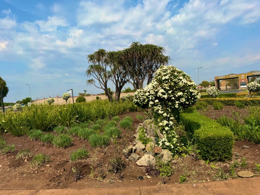 To Let 2 Bedroom Property for Rent in Heuwelsig Estate Gauteng