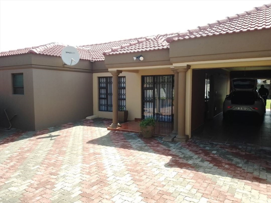 5 Bedroom Property for Sale in Leachville Ext 1 Gauteng