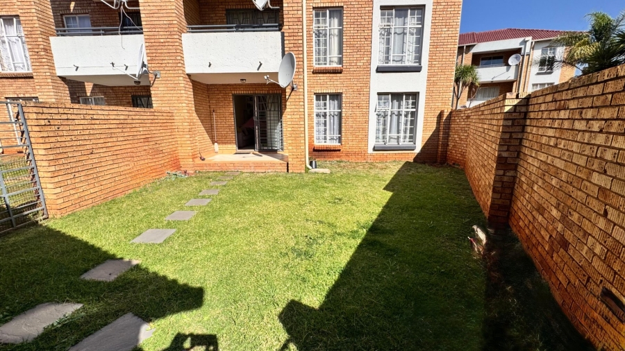 2 Bedroom Property for Sale in Die Hoewes Gauteng