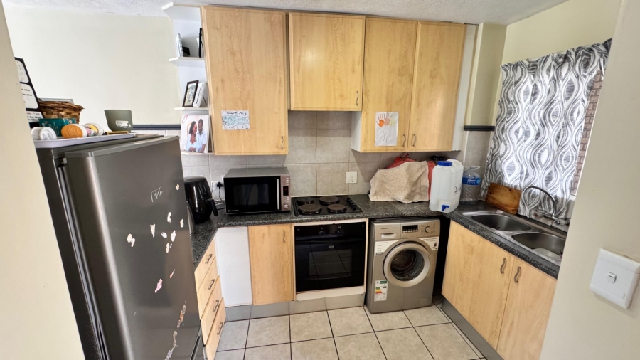 2 Bedroom Property for Sale in Die Hoewes Gauteng