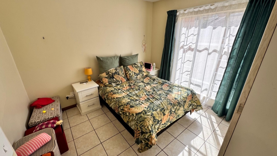 2 Bedroom Property for Sale in Die Hoewes Gauteng