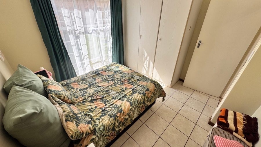 2 Bedroom Property for Sale in Die Hoewes Gauteng