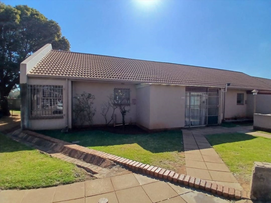 3 Bedroom Property for Sale in Birchleigh North Gauteng