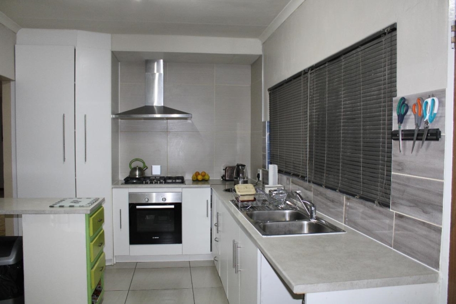 To Let 3 Bedroom Property for Rent in The Reeds Gauteng