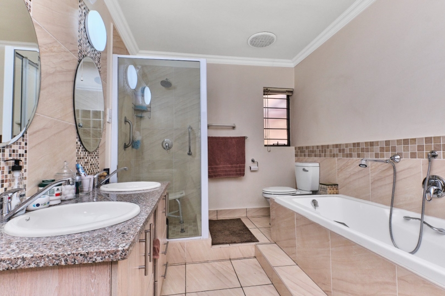 4 Bedroom Property for Sale in Allens Nek Gauteng