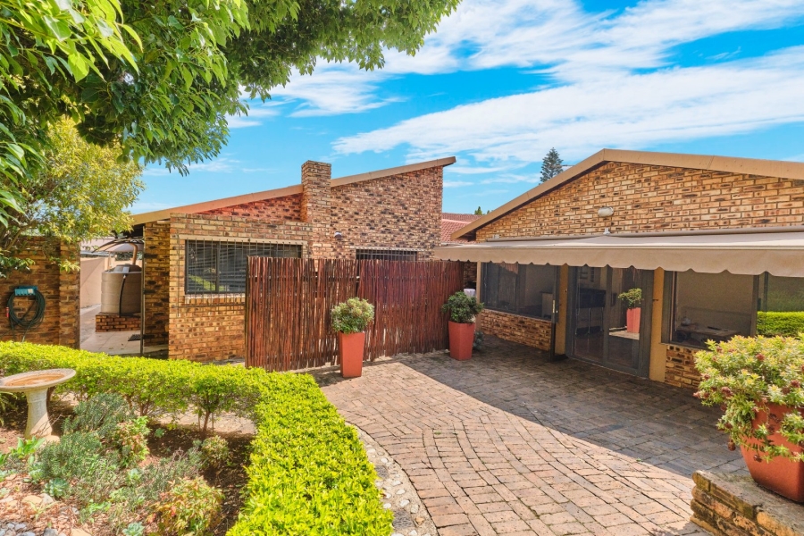 4 Bedroom Property for Sale in Allens Nek Gauteng