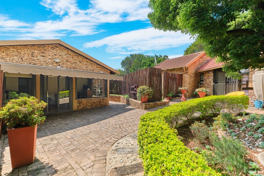 4 Bedroom Property for Sale in Allens Nek Gauteng