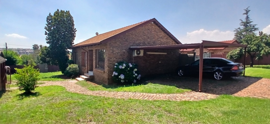 3 Bedroom Property for Sale in Heuweloord Gauteng