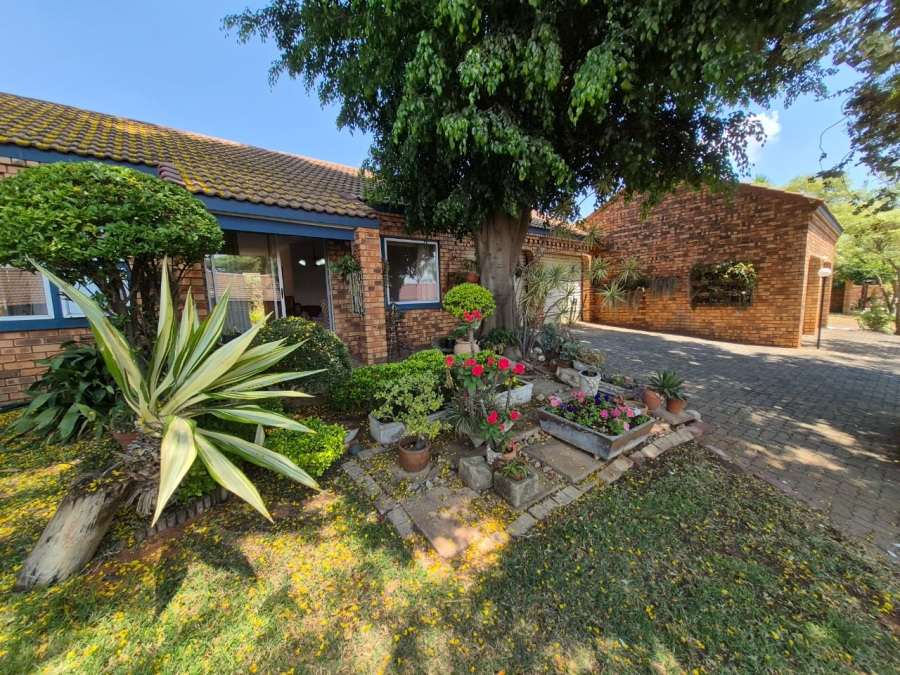 3 Bedroom Property for Sale in Wapadrand Gauteng