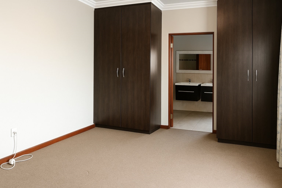 To Let 4 Bedroom Property for Rent in Noordwyk Gauteng