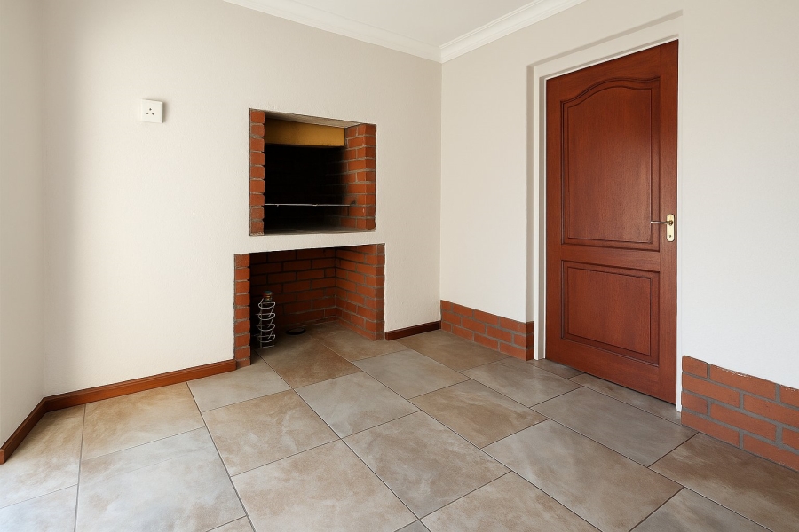 To Let 4 Bedroom Property for Rent in Noordwyk Gauteng