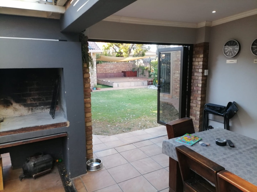 3 Bedroom Property for Sale in Wierdaglen Estate Gauteng