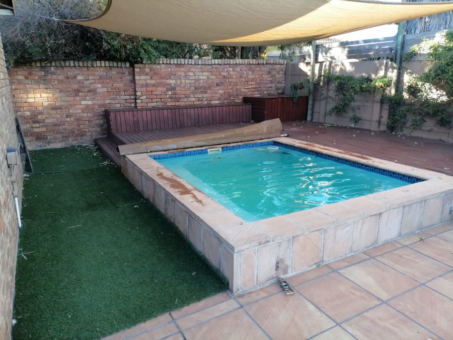 3 Bedroom Property for Sale in Wierdaglen Estate Gauteng