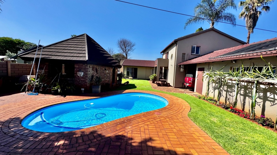 4 Bedroom Property for Sale in Eldoraigne Gauteng