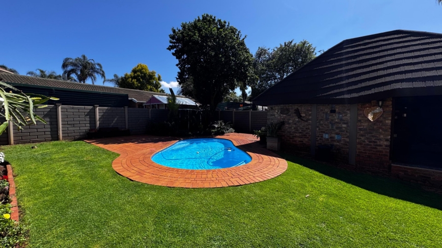 4 Bedroom Property for Sale in Eldoraigne Gauteng