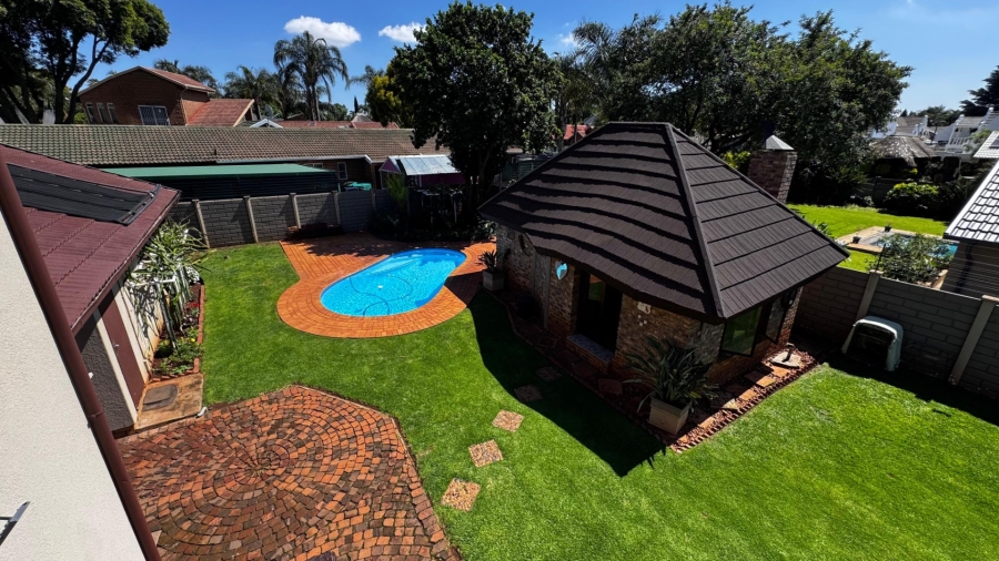 4 Bedroom Property for Sale in Eldoraigne Gauteng