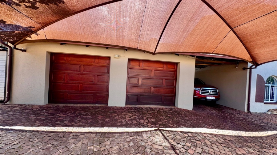4 Bedroom Property for Sale in Eldoraigne Gauteng