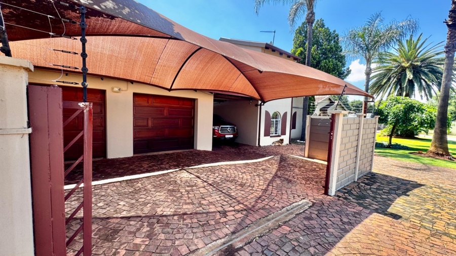 4 Bedroom Property for Sale in Eldoraigne Gauteng