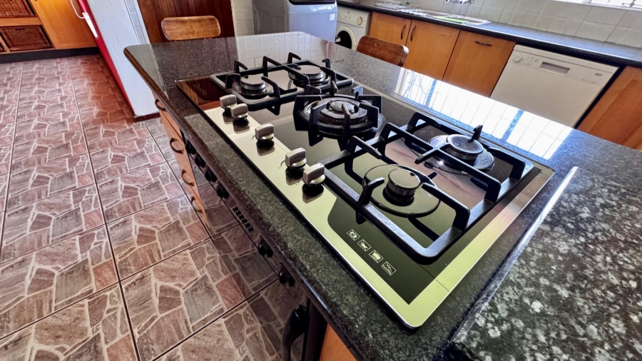 4 Bedroom Property for Sale in Eldoraigne Gauteng