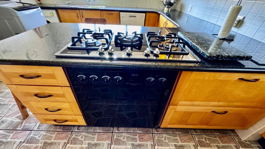 4 Bedroom Property for Sale in Eldoraigne Gauteng