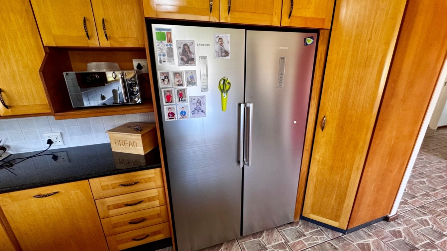 4 Bedroom Property for Sale in Eldoraigne Gauteng