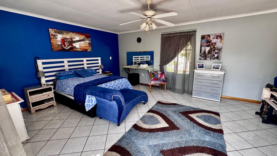 4 Bedroom Property for Sale in Eldoraigne Gauteng