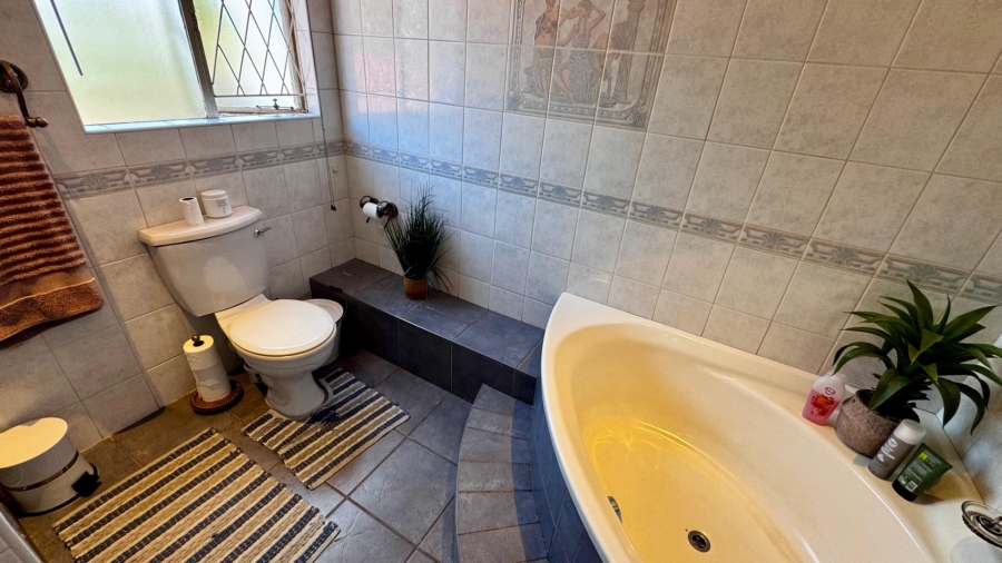 4 Bedroom Property for Sale in Eldoraigne Gauteng