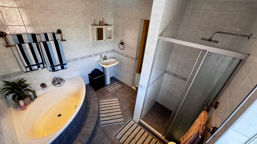 4 Bedroom Property for Sale in Eldoraigne Gauteng