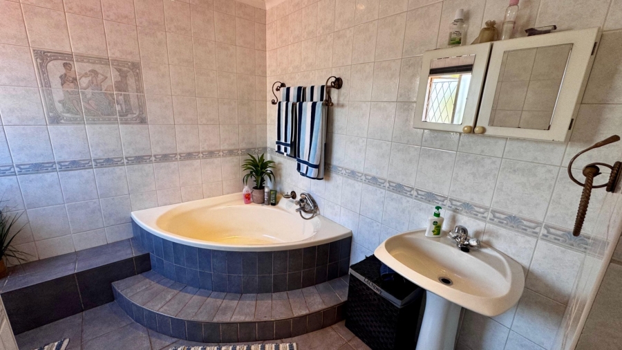 4 Bedroom Property for Sale in Eldoraigne Gauteng