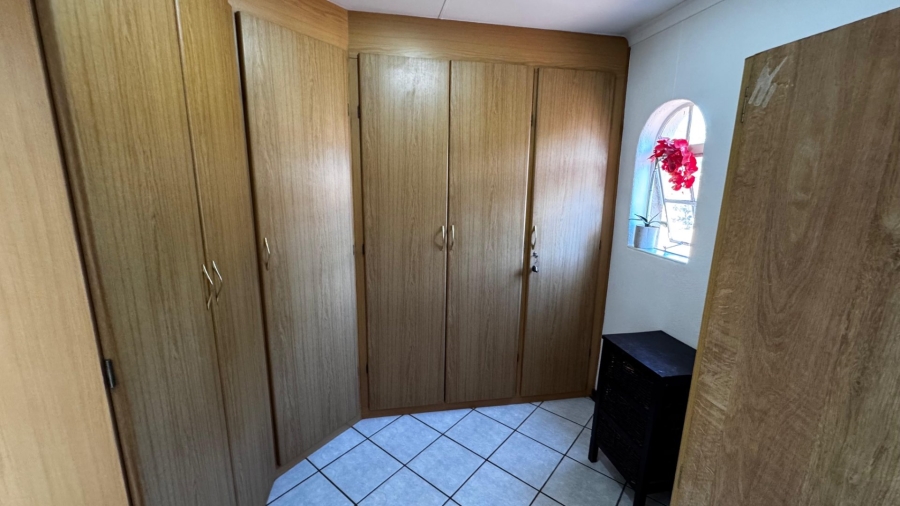 4 Bedroom Property for Sale in Eldoraigne Gauteng