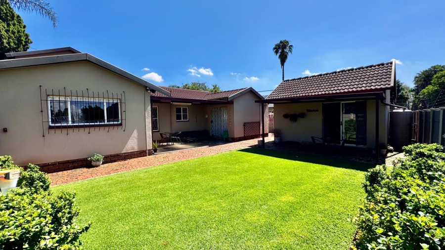 4 Bedroom Property for Sale in Eldoraigne Gauteng