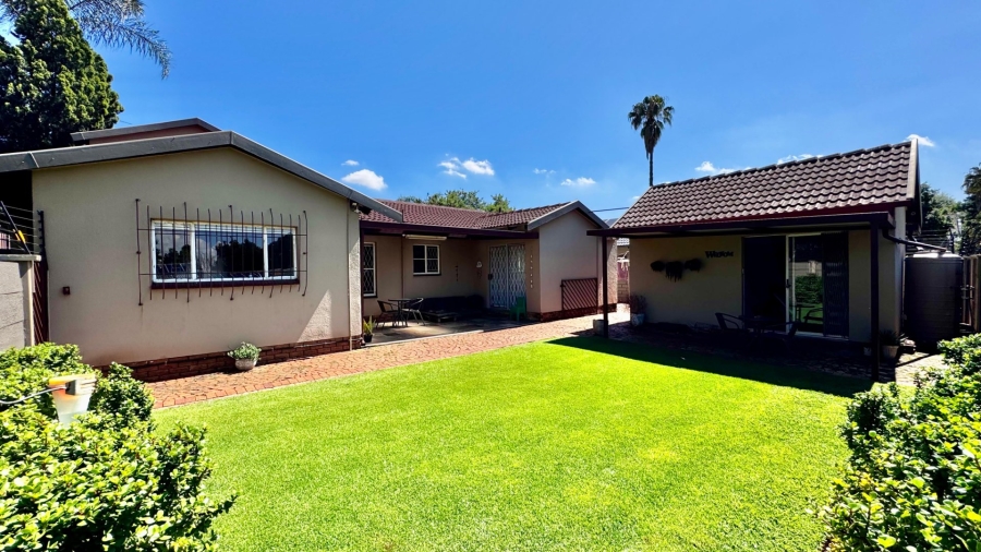 4 Bedroom Property for Sale in Eldoraigne Gauteng