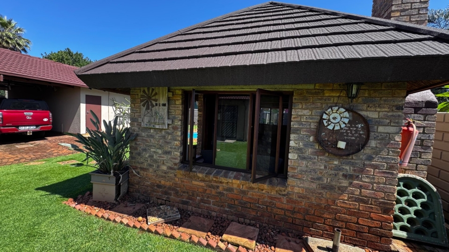 4 Bedroom Property for Sale in Eldoraigne Gauteng