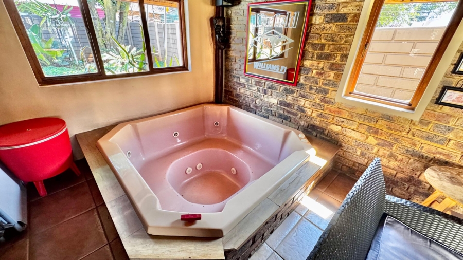 4 Bedroom Property for Sale in Eldoraigne Gauteng