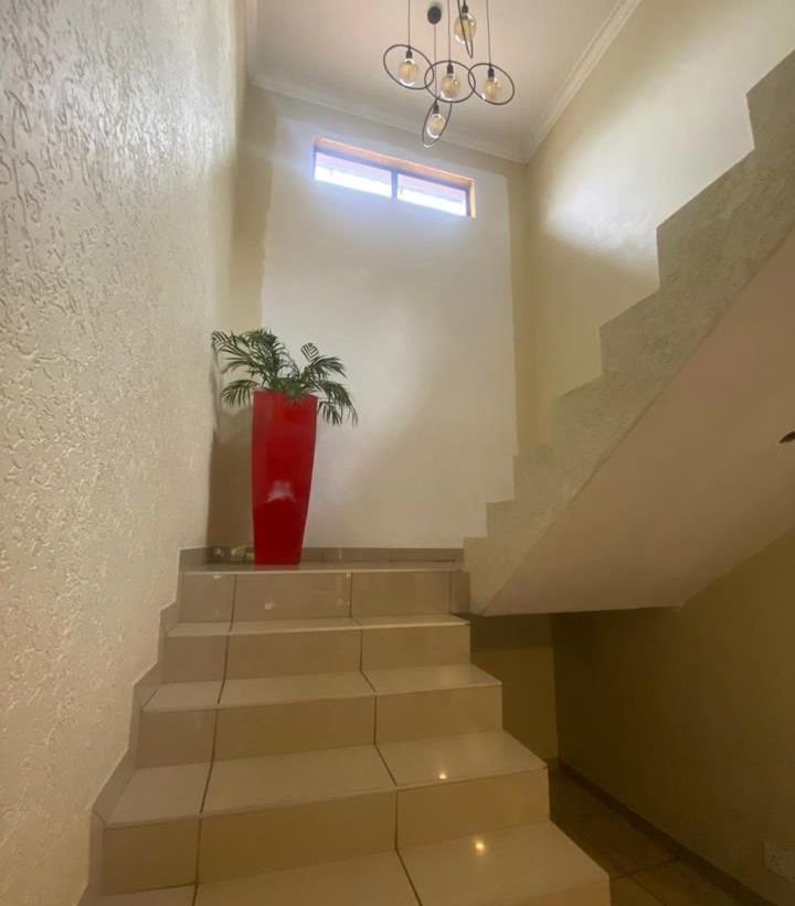 5 Bedroom Property for Sale in Proclamation Hill Gauteng