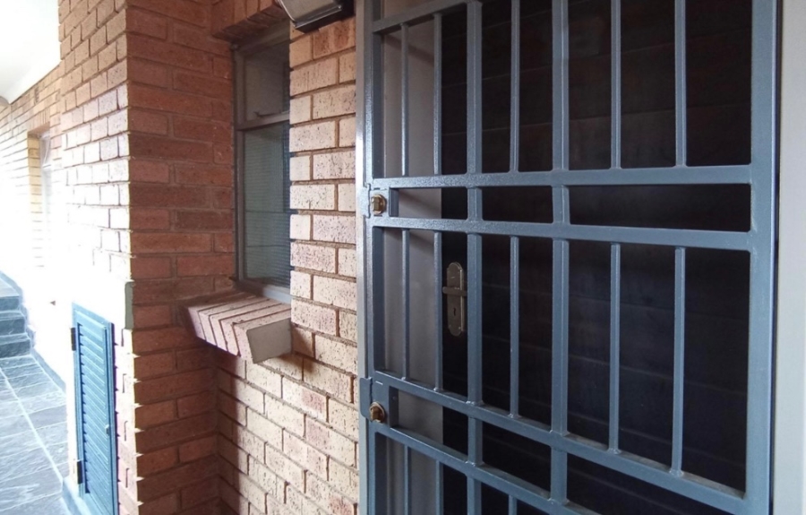  Bedroom Property for Sale in Heuwelsig Estate Gauteng