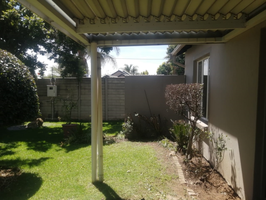 To Let 2 Bedroom Property for Rent in Greenstone Hill Gauteng