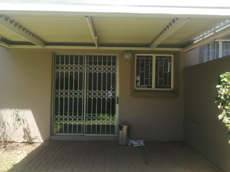 To Let 2 Bedroom Property for Rent in Greenstone Hill Gauteng
